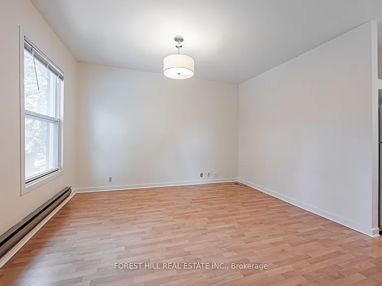 70 Macpherson Ave #UPPER — Photo 8