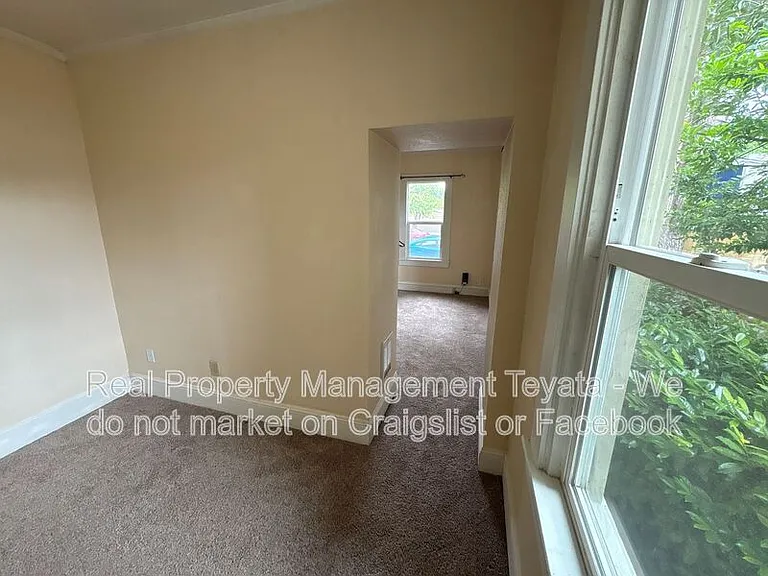 1405 Halleck St — Photo 13