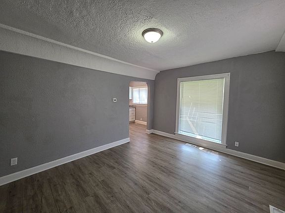 2nd image of 512 W Walnut St