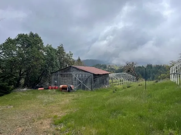 11 Hidden Valley Rd, Bridgeville, CA 95526