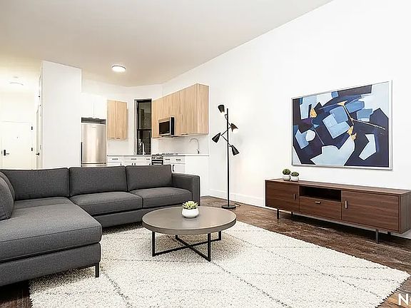 4th image of 647 Willoughby Ave #1E