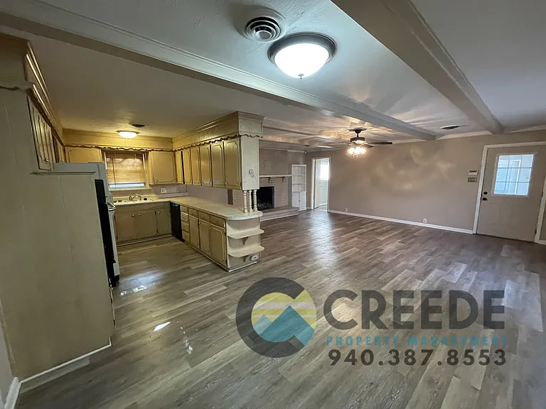 611 E University Dr — Photo 4