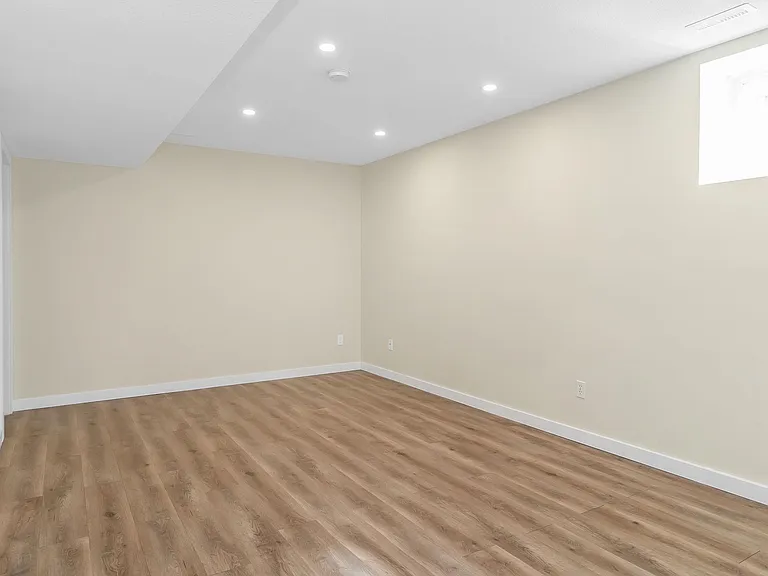 805 Fowler Ct #BASEMENT — Photo 13