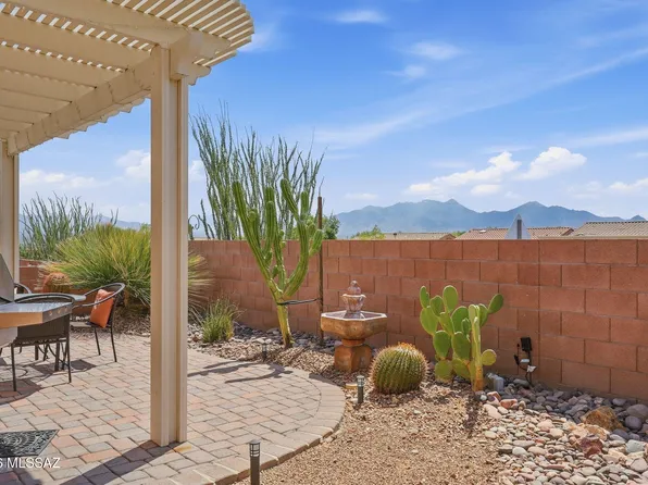 550 W Astruc Dr, Green Valley, AZ 85614