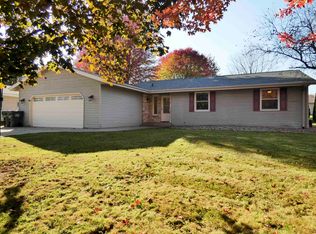 727 Woodside Dr, Seymour, WI 54165