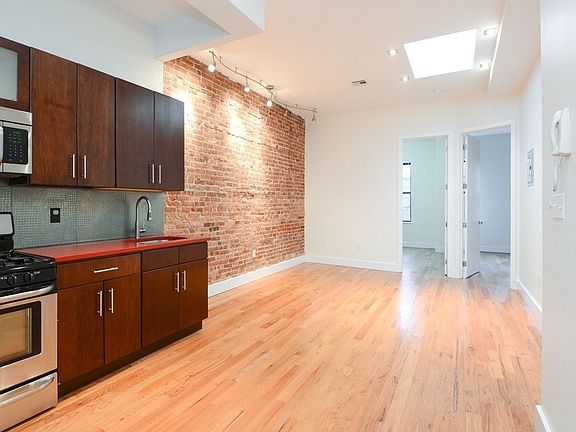 2nd image of 694 Franklin Ave #22X