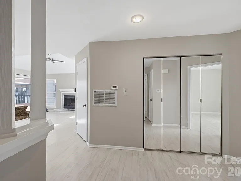 18841 Vineyard Point Ln — Photo 2