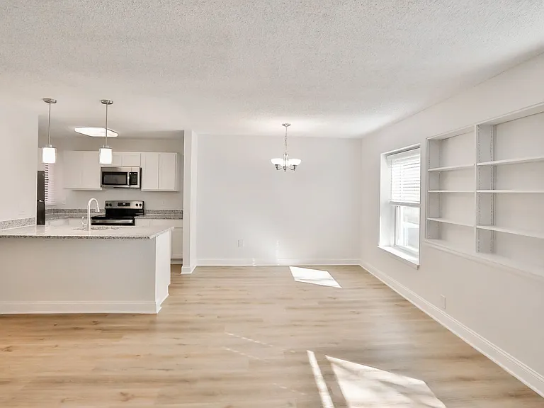 Spring Valley Apartments — Photo 6