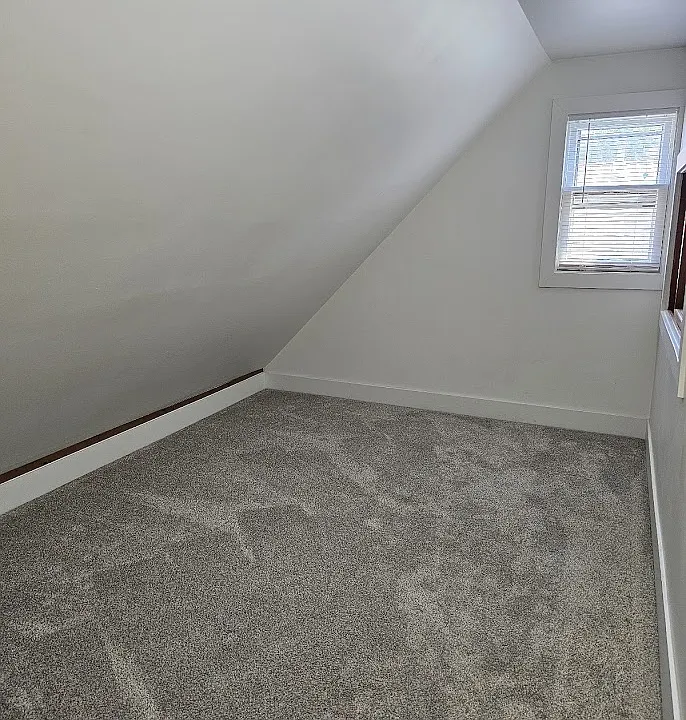 Flex/Office space. Measures 13 1/2 ft x 8 1/2 ft.