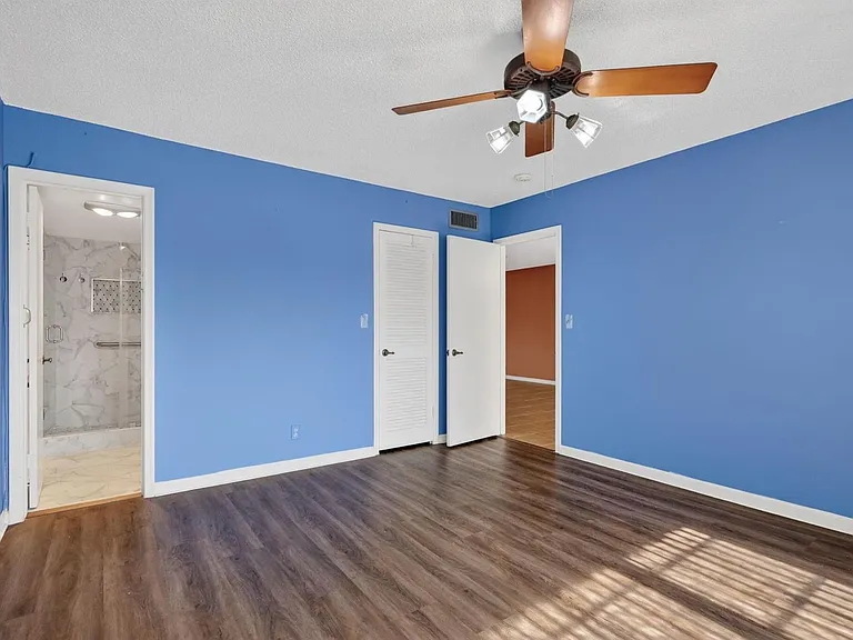 9410 N Hollybrook Lake Dr #303 — Photo 6