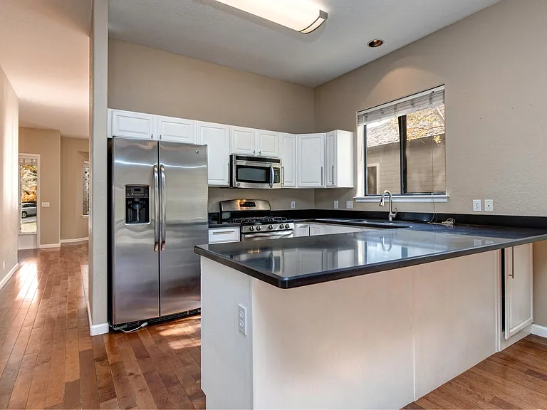 1656 W Silver Springs Rd — Photo 5