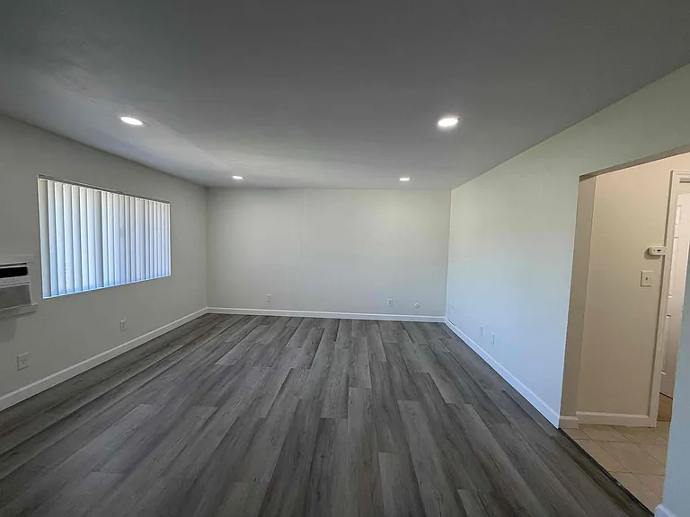 5791 Kingman Ave — Photo 3