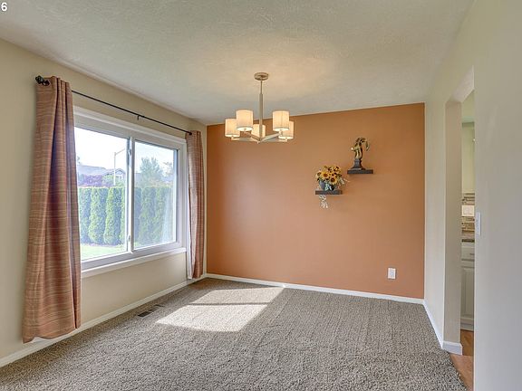4th image of 9542 SE Winsor Dr