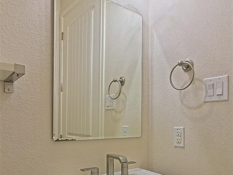 11201 Zimmerman Ln — Photo 17