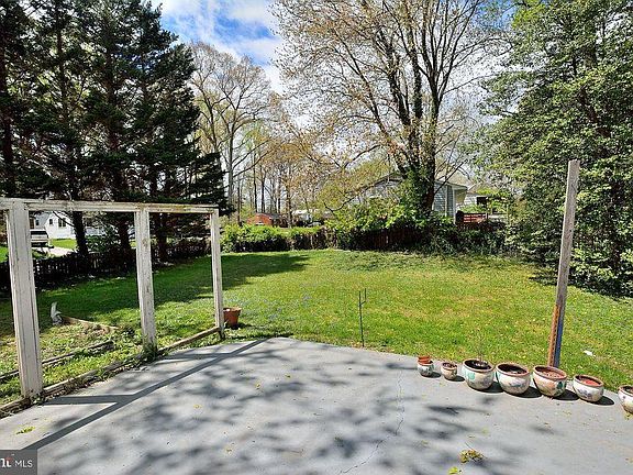 4th image of 100 James Dr SE