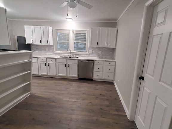3rd image of 330 W Fager Dr