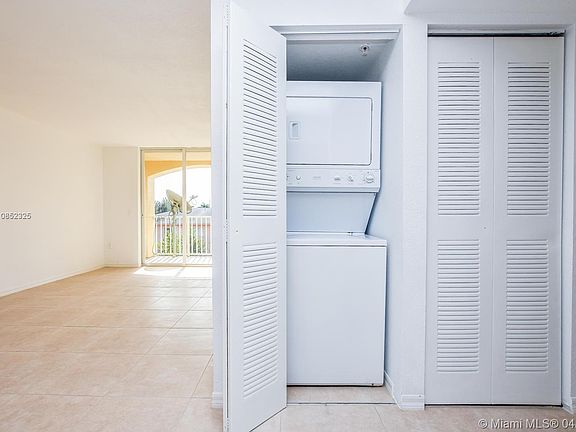 3rd image of 13780 NE 3rd Ct APT 305