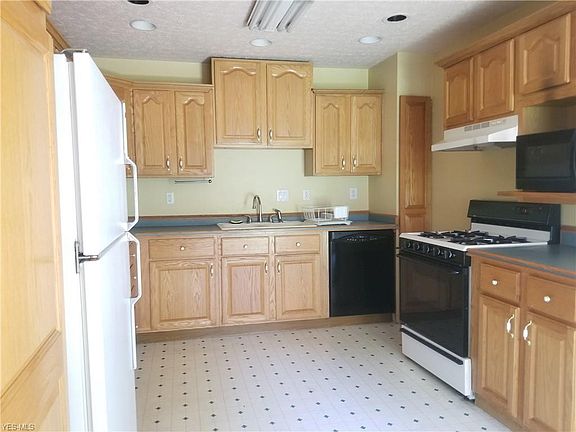 5th image of 1071 Lakewood Cir