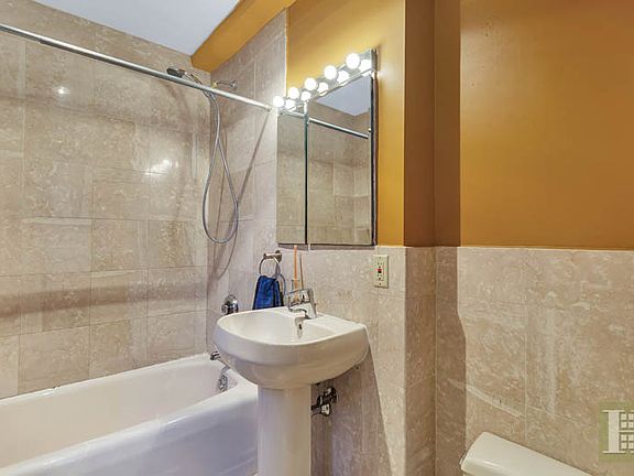 5th image of 44 W 106th St APT 3