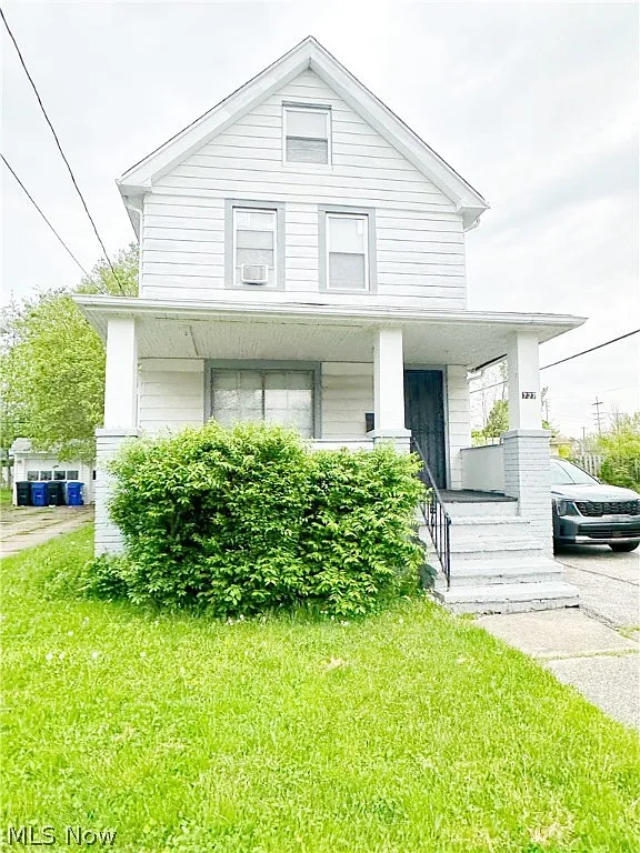 727 E 160th St photo 1