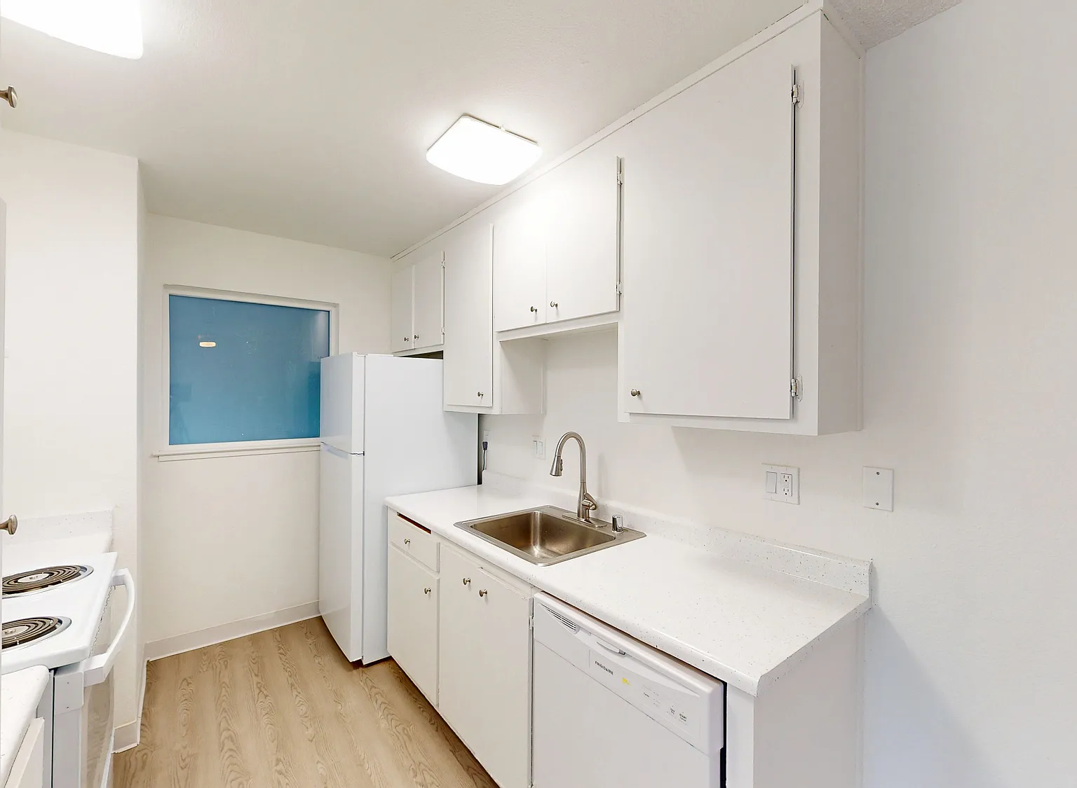 Spacious and Comfortable 2-Bedroom Home in Novato Pet-Friendly and Convenient! — Photo 3