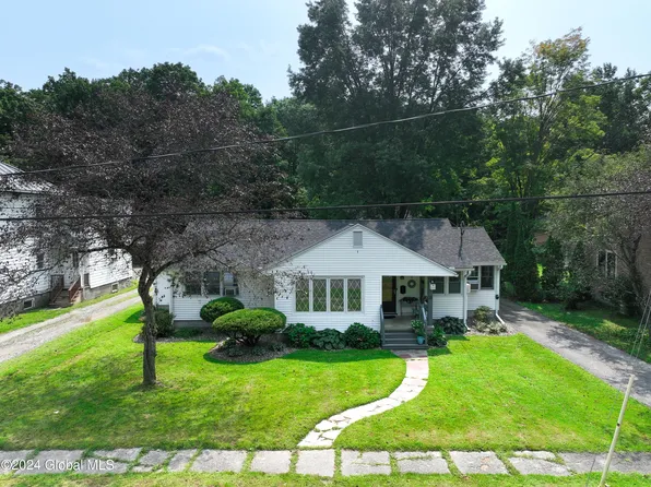 21 Ave A, Cambridge, NY 12816