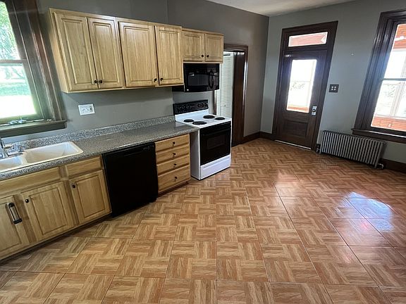 5th image of 753 E Main St #1