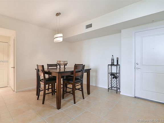 4th image of 511 SE 5th Ave APT 1712