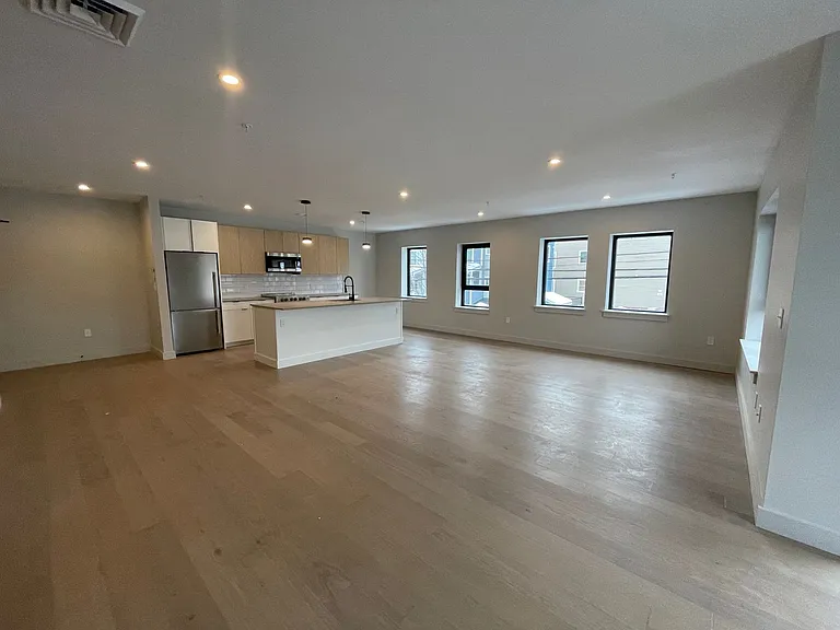 75 Chestnut St #302 — Photo 1