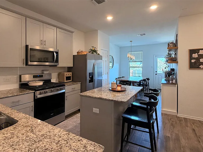 112 Bennington Dr — Photo 6