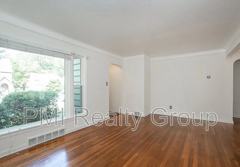 1547 Sherbrook Rd — Photo 6