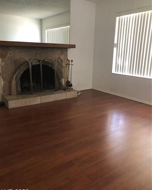 2nd image of 3043 Topaz St