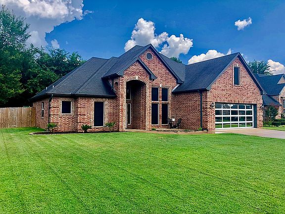 2nd image of 502 Nicole Ln