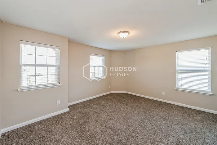 148 Aaron St — Photo 12