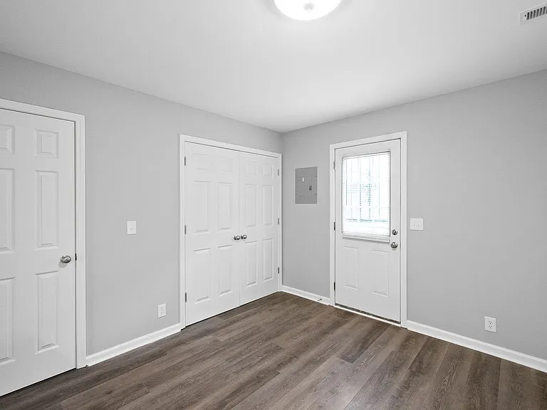 Peabody Dr - 358 — Photo 7