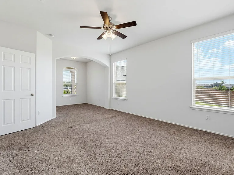 904 Garden Green Dr — Photo 6