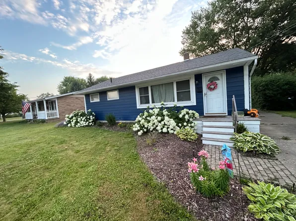 1139 Valley Dr NW, North Canton, OH 44720