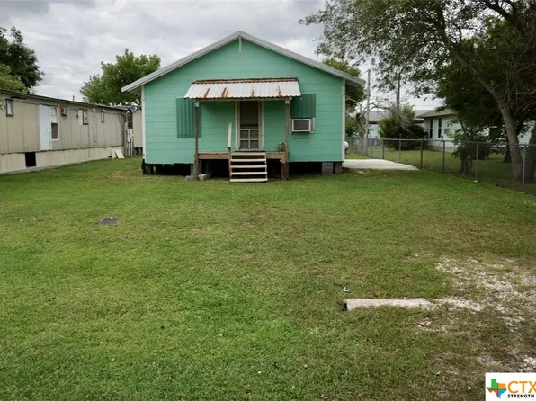 1107 W Jackson Ave, Port O Connor, TX 77982