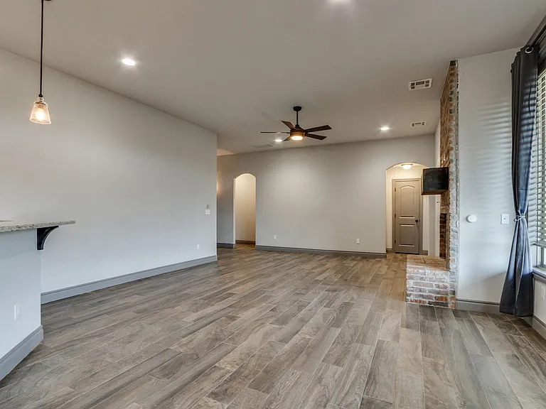 6133 Oxnard St — Photo 10