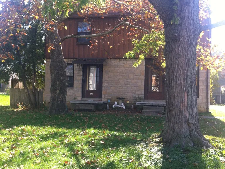 2077 W Mound St — Photo 3