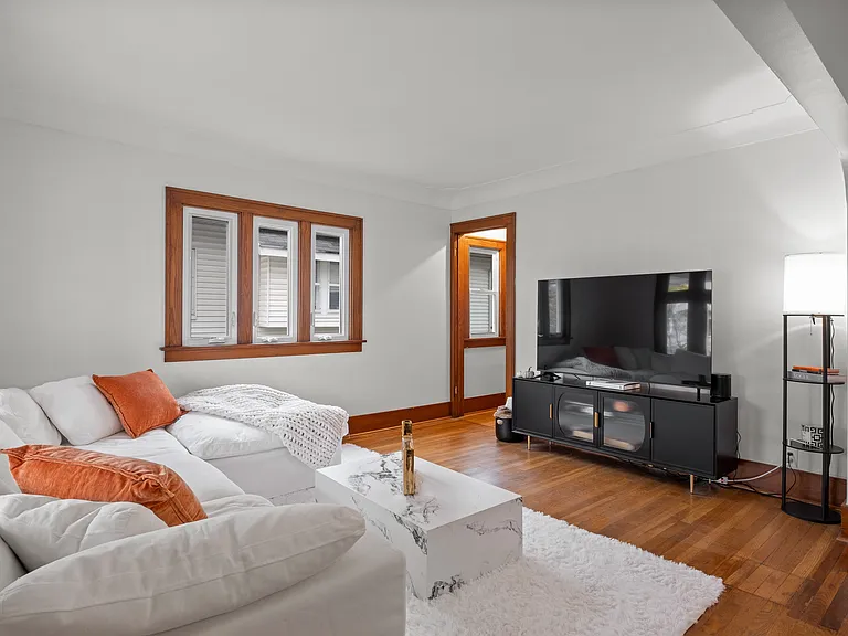 823 Webster St NW — Photo 5