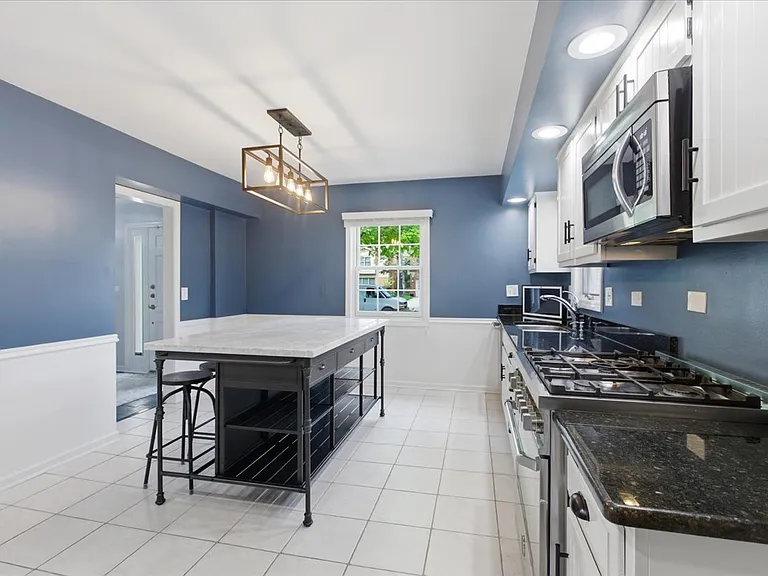 9343 Hamlin Ave — Photo 16