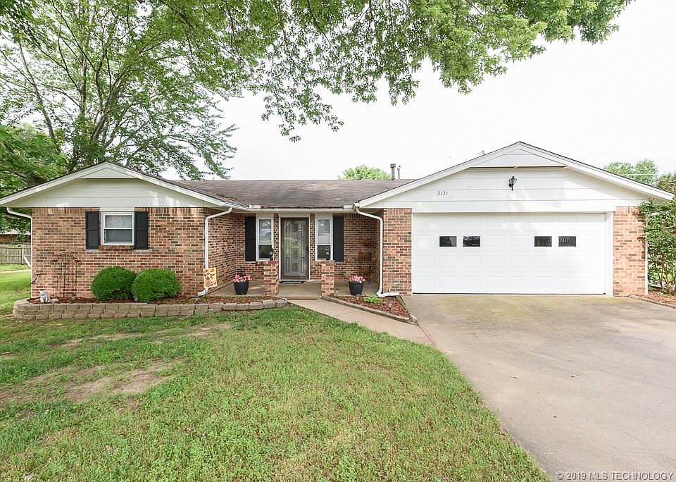 1st image of 2121 Debbie Pl