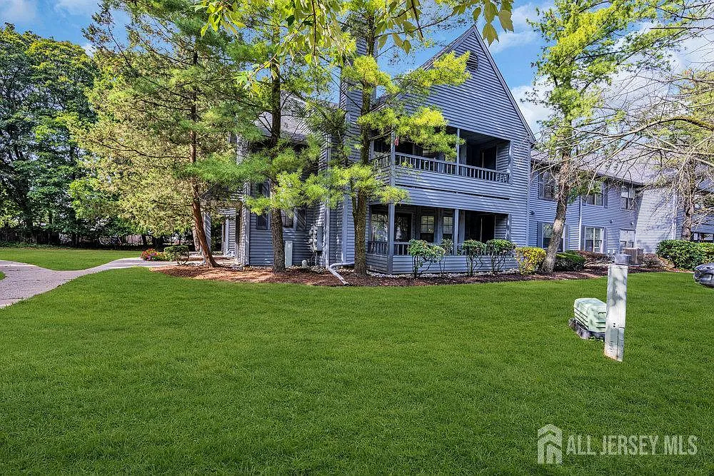 604 Woodhaven Dr photo 1