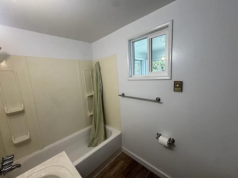 319 S Tonasket Ave #10 — Photo 7