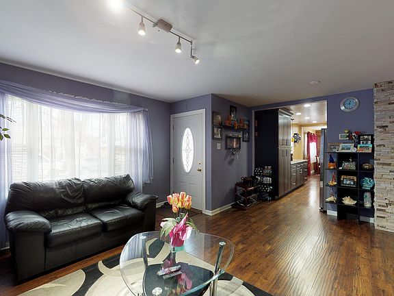 4th image of 7291 Thornwood St