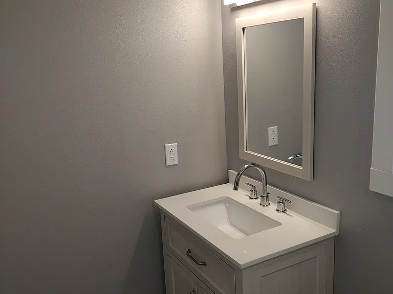 410 W Scott St — Photo 8