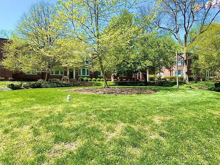 1748 N Rhodes St #6-321 — Photo 4
