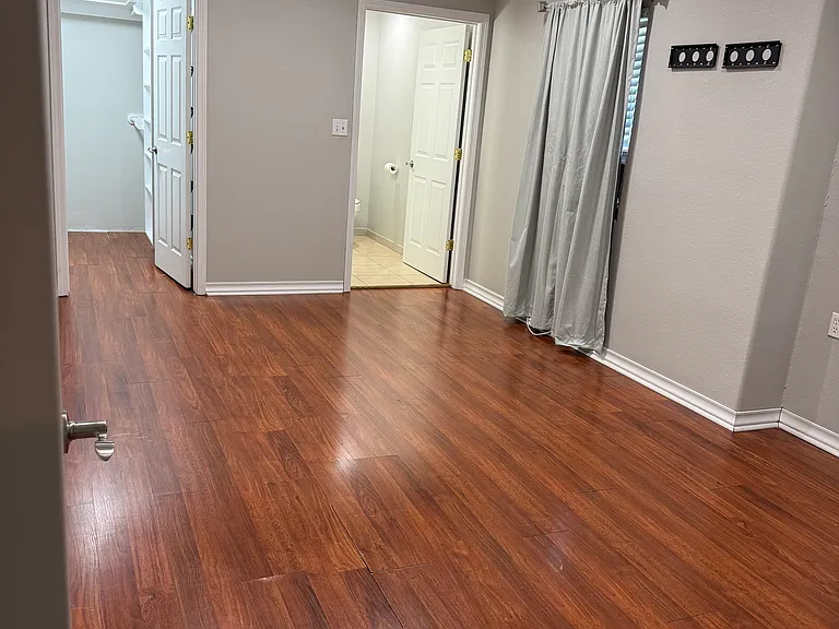 422 Avenue D — Photo 4