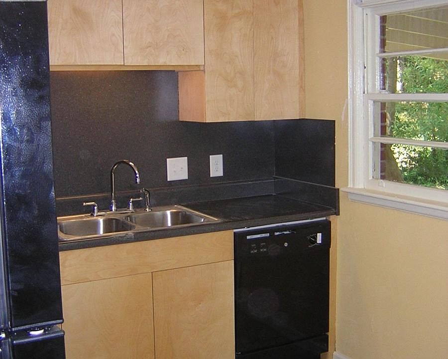 2nd image of 614 Parker Ave